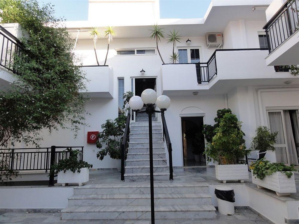 Hotel Athina 카라보밀로스 외부 사진