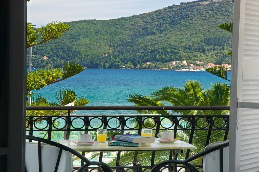 Hotel Athina 카라보밀로스 외부 사진