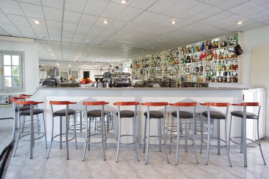 Hotel Athina 카라보밀로스 외부 사진