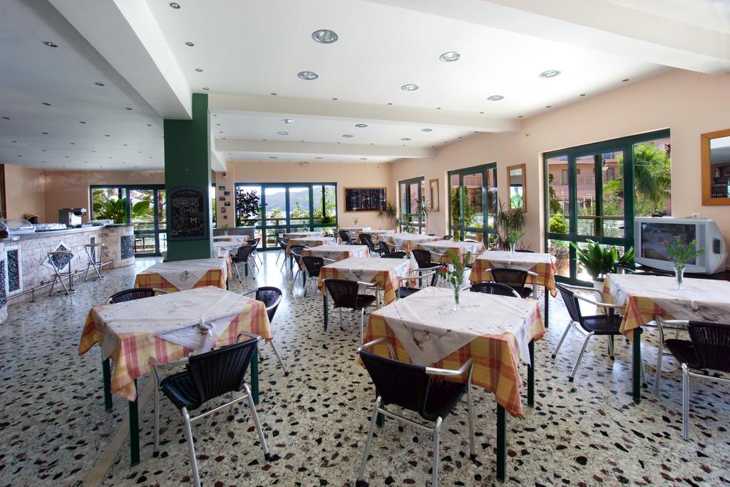Hotel Athina 카라보밀로스 외부 사진