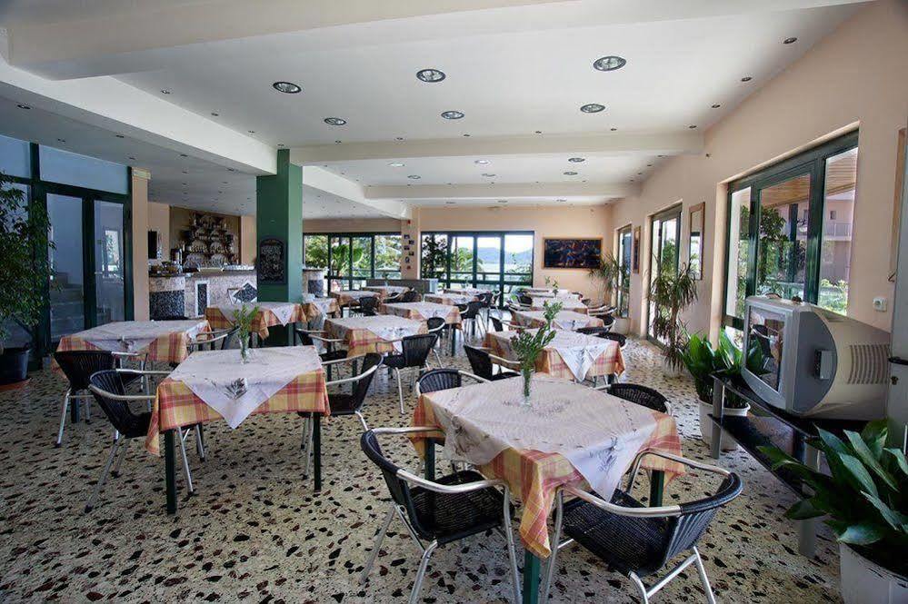 Hotel Athina 카라보밀로스 외부 사진